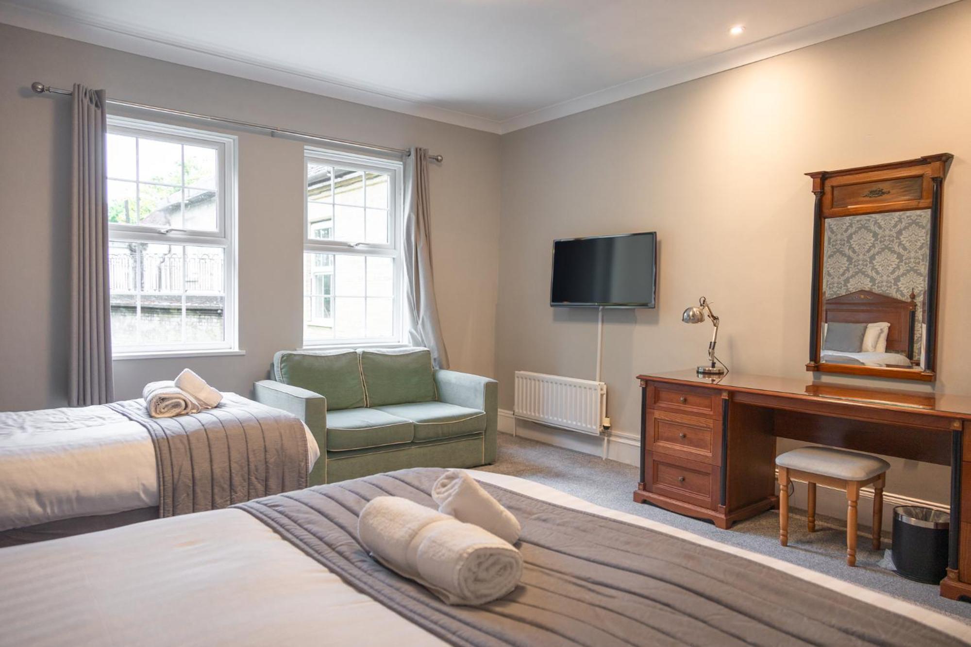 Woodland Manor Hotel Bedford Extérieur photo