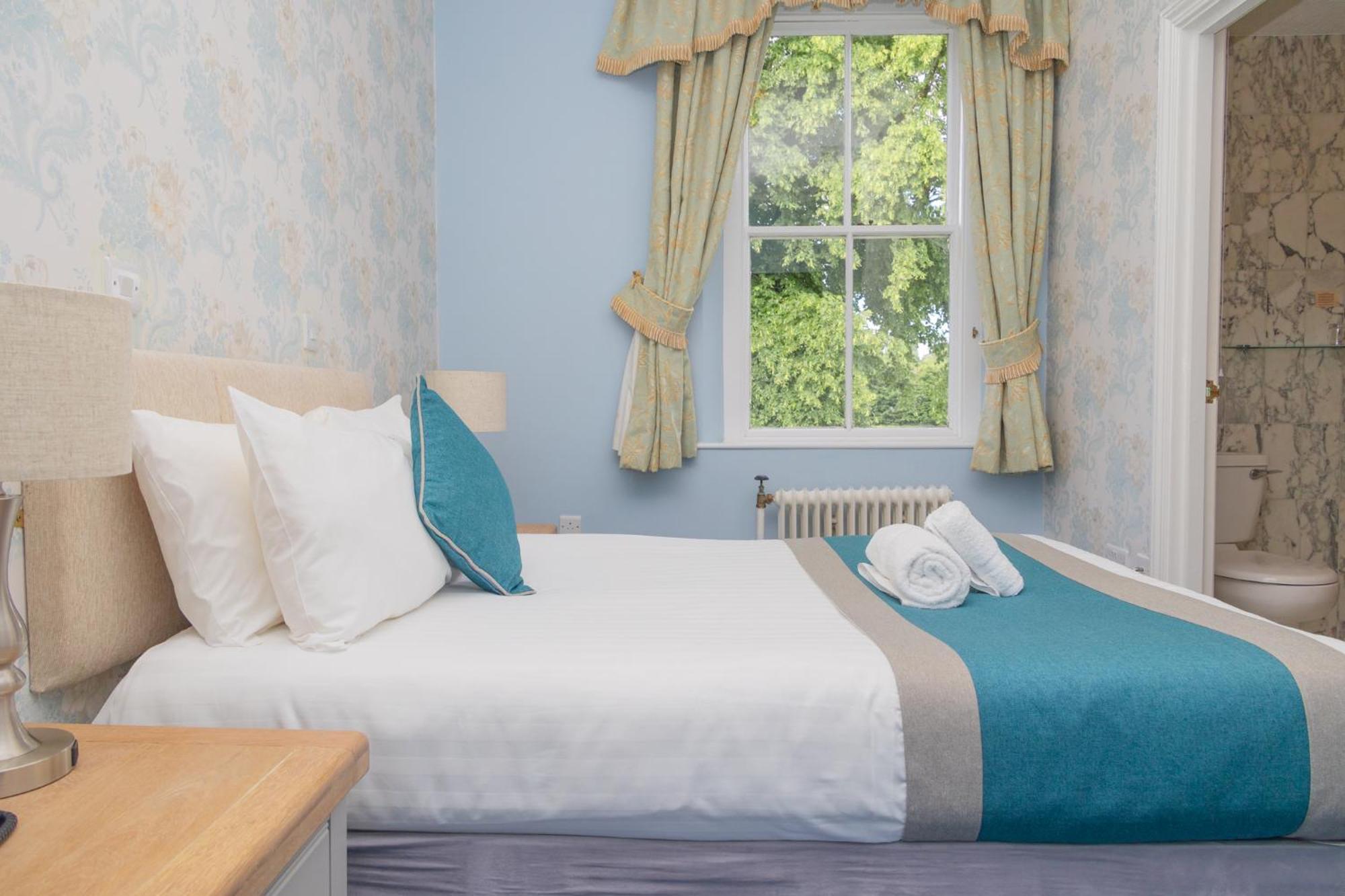 Woodland Manor Hotel Bedford Extérieur photo