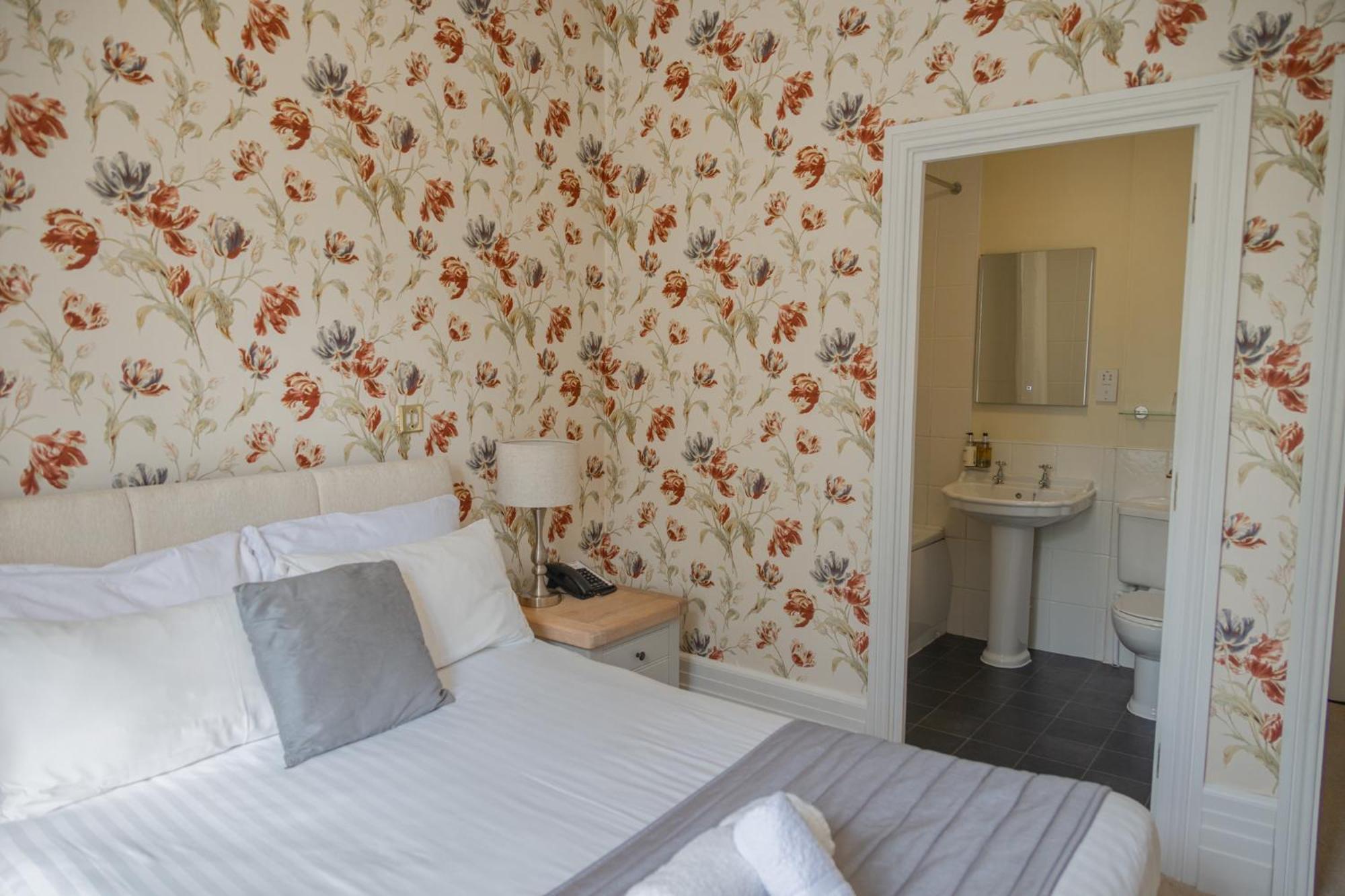 Woodland Manor Hotel Bedford Extérieur photo